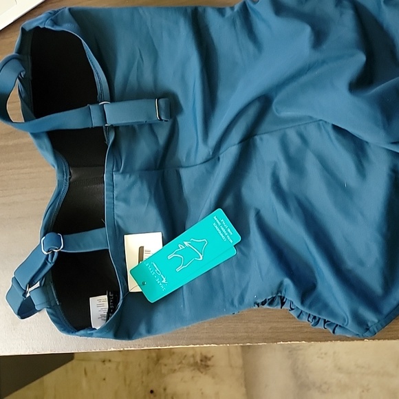 Swimsuit - Picture 3 of 4